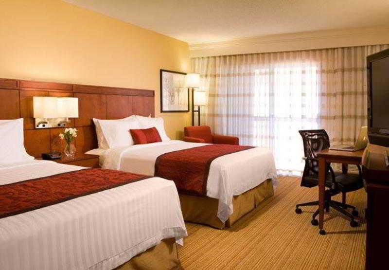 Готель Courtyard By Marriott Tucson Williams Centre Екстер'єр фото