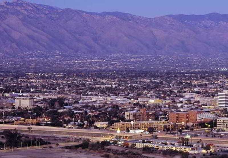 Готель Courtyard By Marriott Tucson Williams Centre Екстер'єр фото