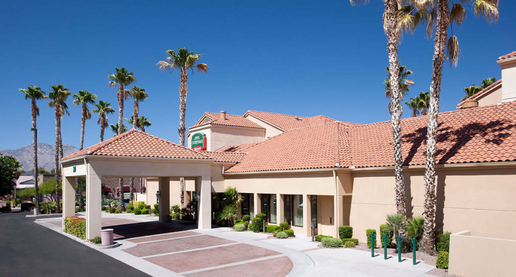 Готель Courtyard By Marriott Tucson Williams Centre Екстер'єр фото